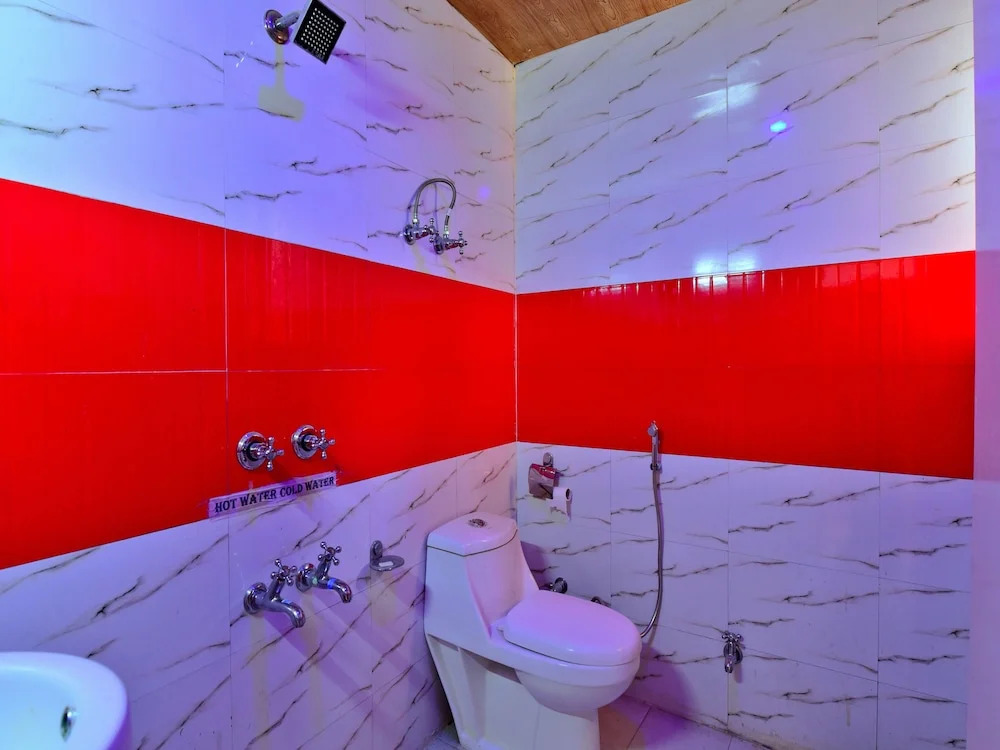 Oyo 36558 Hotel Raxit Inn