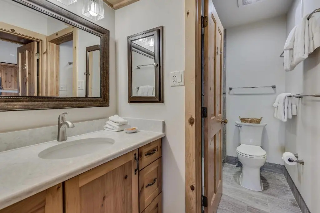 Laurelwood Condominiums Studio Premier Unit 106