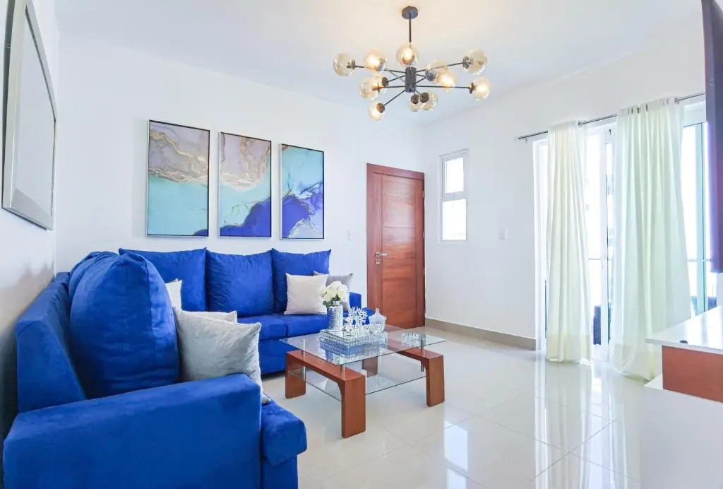 Se renta apartamento amueblado , ubicados en Santiago , 3 habitaciones , 2 bańos , 2 parqueo , área de juego y Piscina.