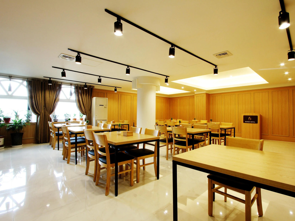 Bando Tourist Hotel