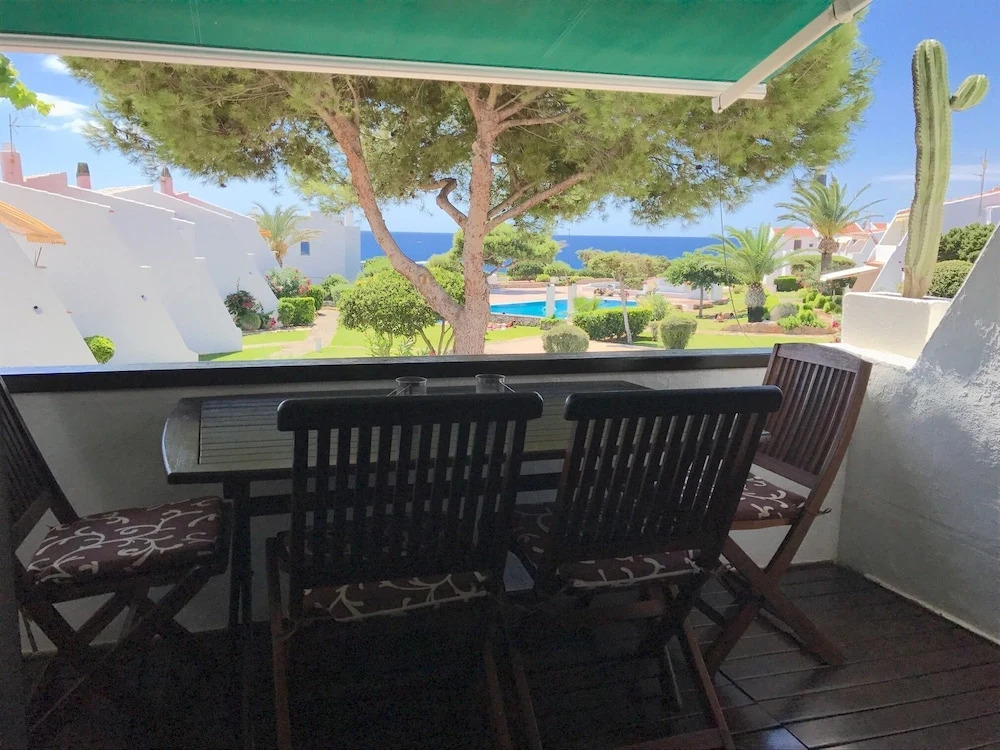 Apartment With Great Sea View and Community Swimming Pool and Private Parking01