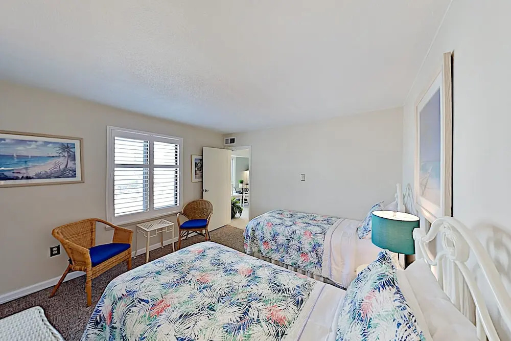 Ocean & Bay-view W/ Pool, Easy Beach Access! 2 Bedroom Condo