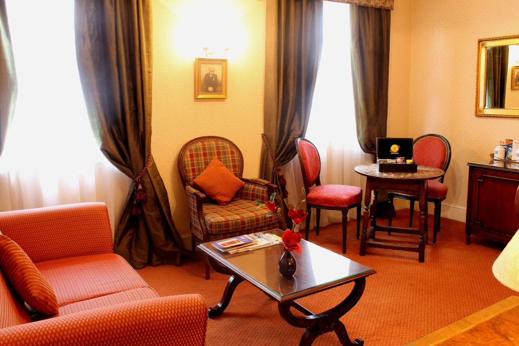 The Leonard Hotel