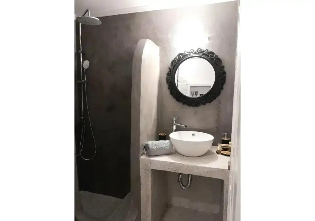 Overhill Apartments Adamas