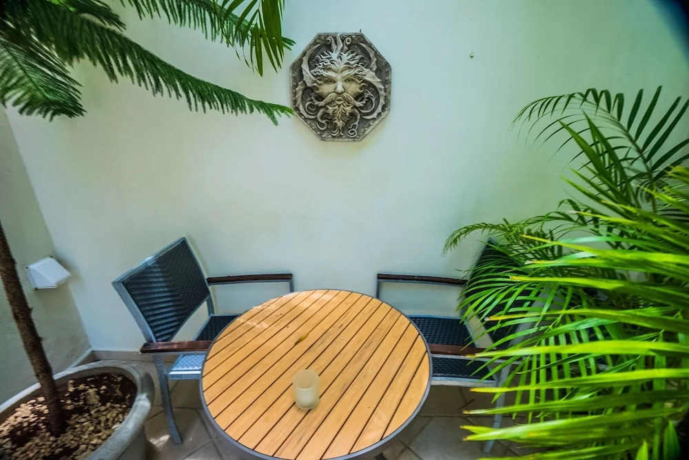 Romanina 1 Condo in the Heart of Playa del Carmen by RedAwning