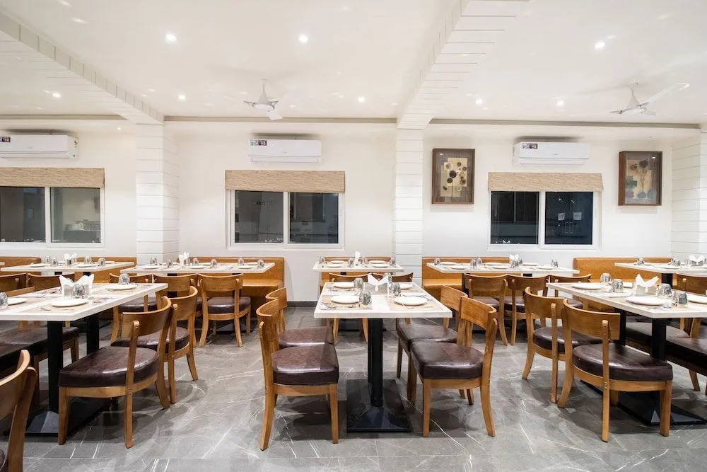 Super Townhouse OAK Clove Boutique Hotel Rajaji Nagar Near Lulu Mall Bengaluru