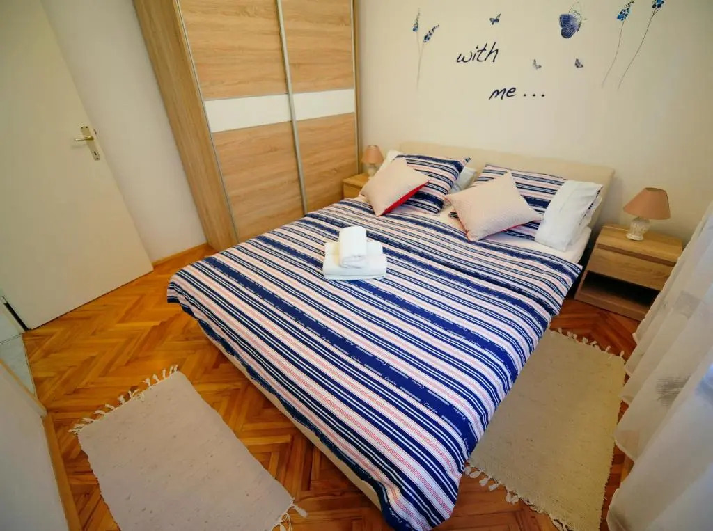 Green Garden Apartment