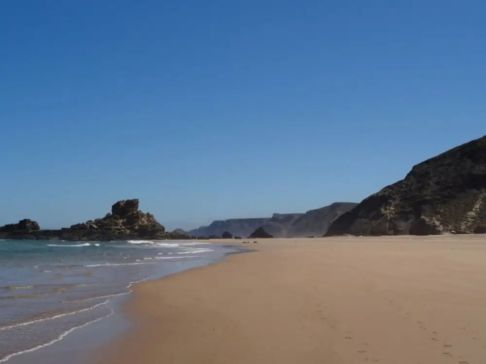 3 Bed Villa, Sleeps 6, Free WiFi, Quiet Location
