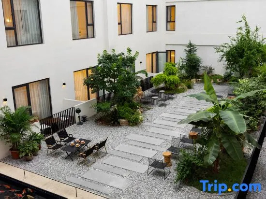 LvYin Island Coffee Hotel (Weihai High-speed Railway Station)