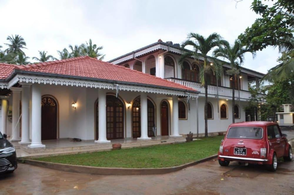 Royal Phoenix Boutique Hotel