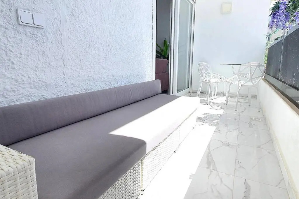 SKOL 645. Exclusive Three Bedrooms Apartment with Sea Views