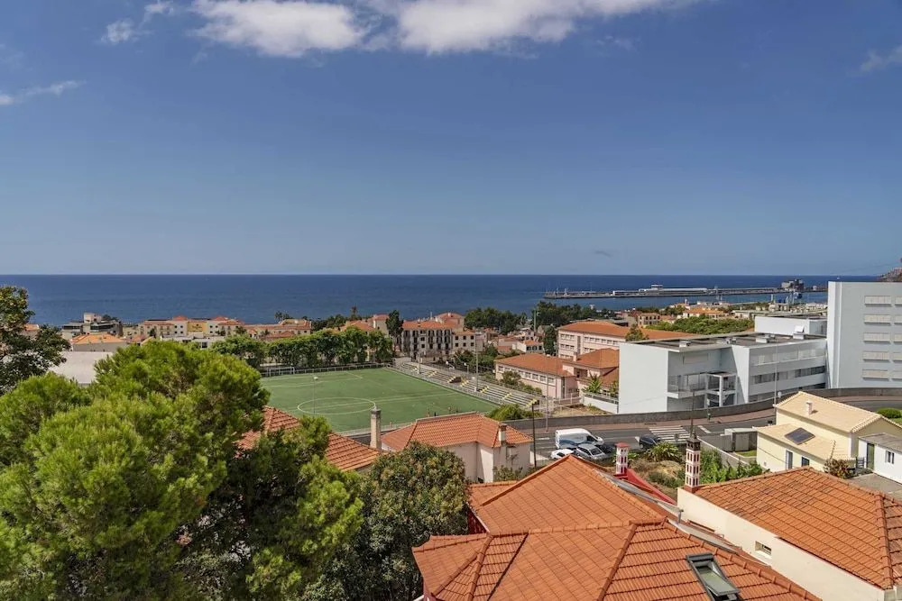 Light and sea View in Funchal Centre, Alegria III