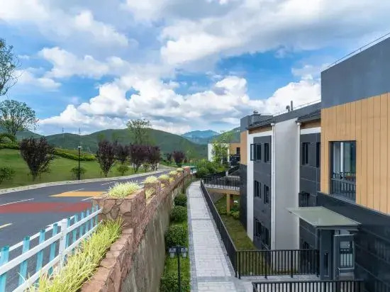 Anji Mujing Light Luxury Holiday Apartment