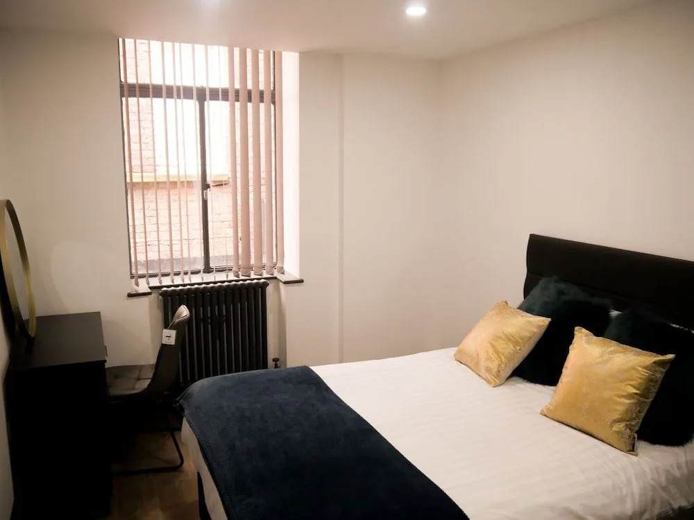 New Oxford House Apartments By Happy Days