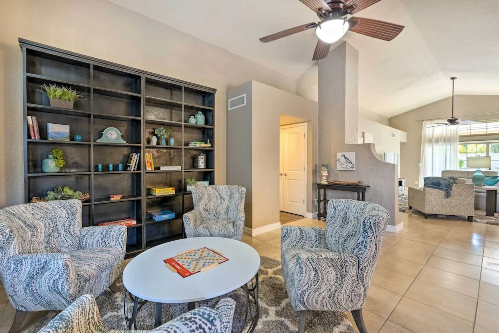 Near Golf! Snowbird Poolside Escape in Scottsdale