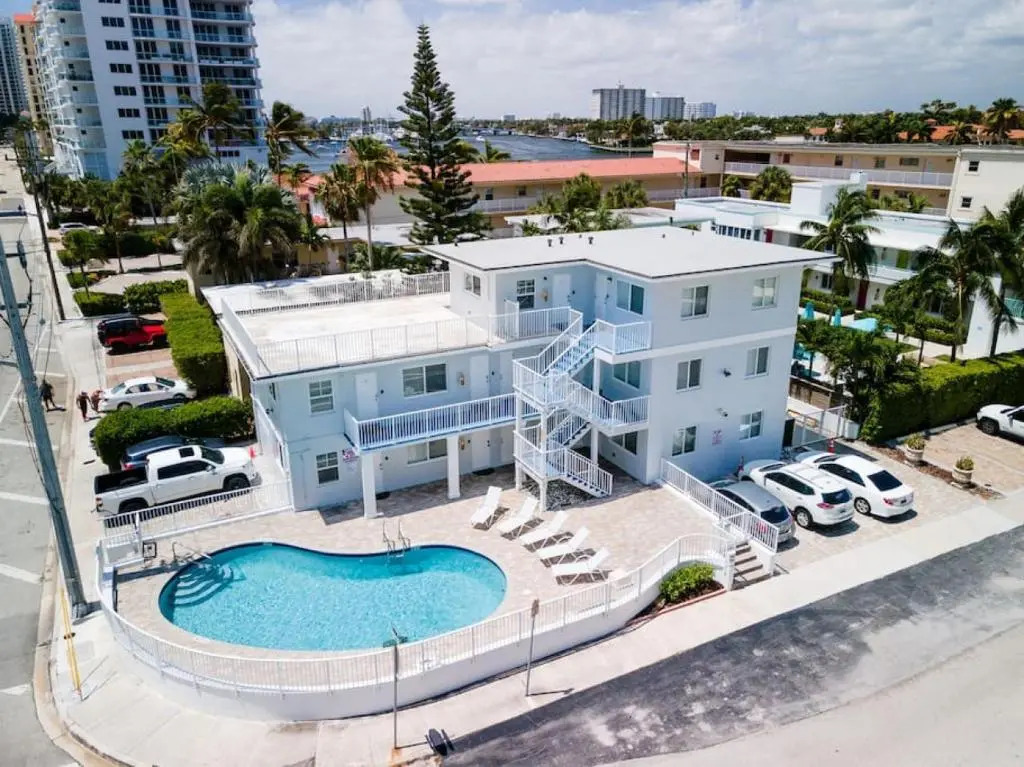 Bayshore Breeze 3 - King Bed, Kitchen, Parking
