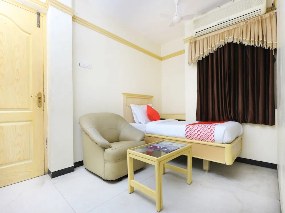Oyo 15097 Hotel Sathyam