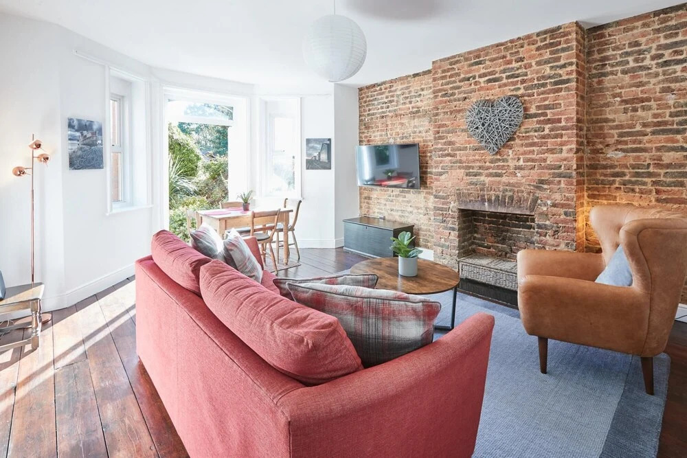 Host Stay Leafy Garden Apartment