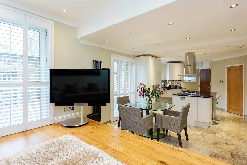Veeve - Riverside Pad
