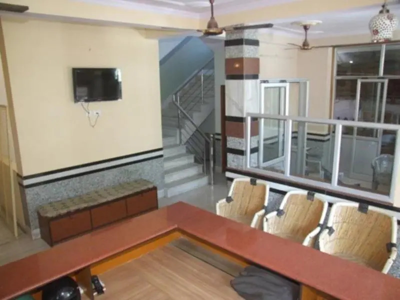 Hotel Chit Chat Palace