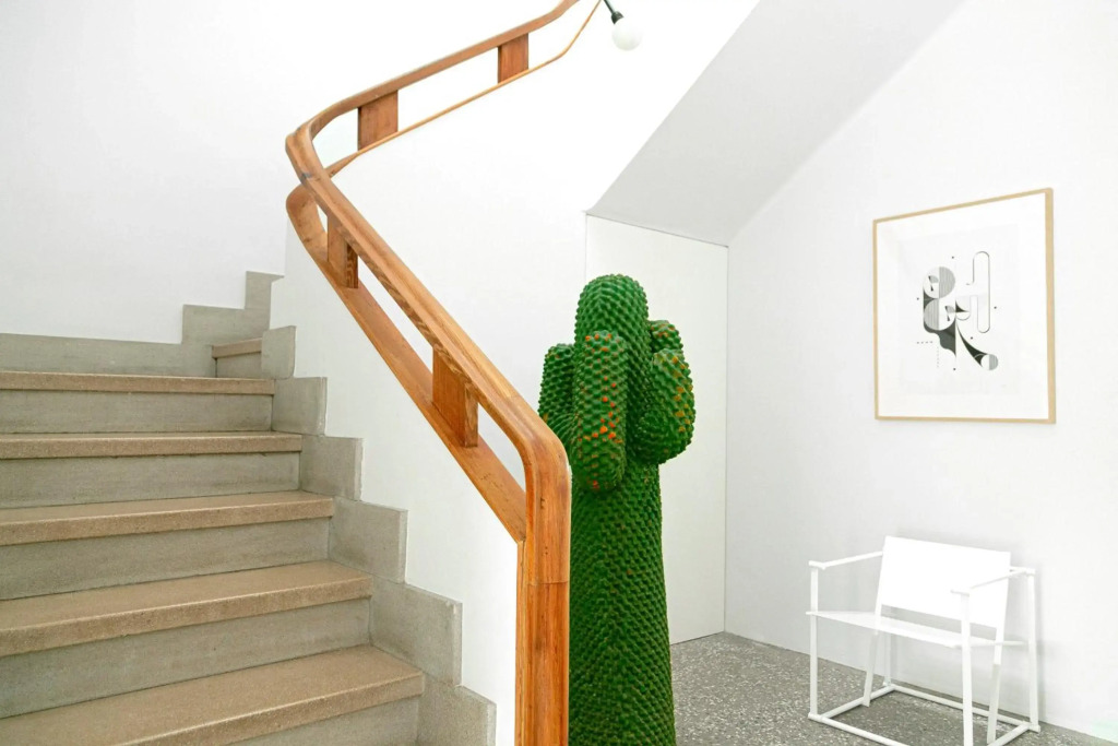 Luxury modernist design townhouse with garden