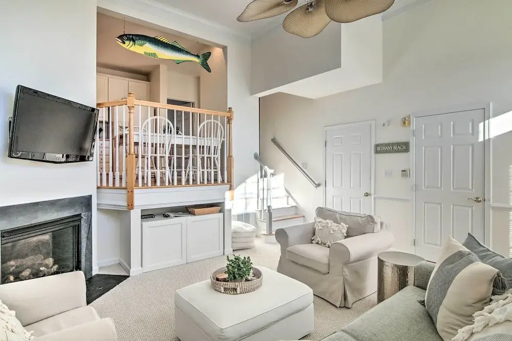 2 Mi to Bethany Beach: Condo w/ Deck & Pool Access