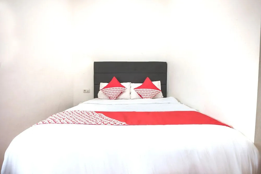OYO 386 Hey Hotel
