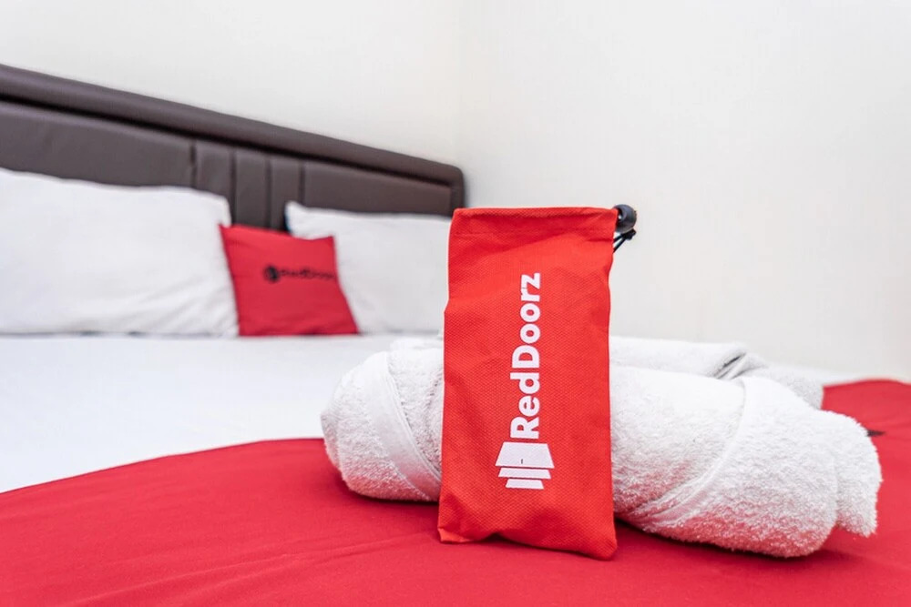 Bantal Guling Asia Afrika by RedDoorz