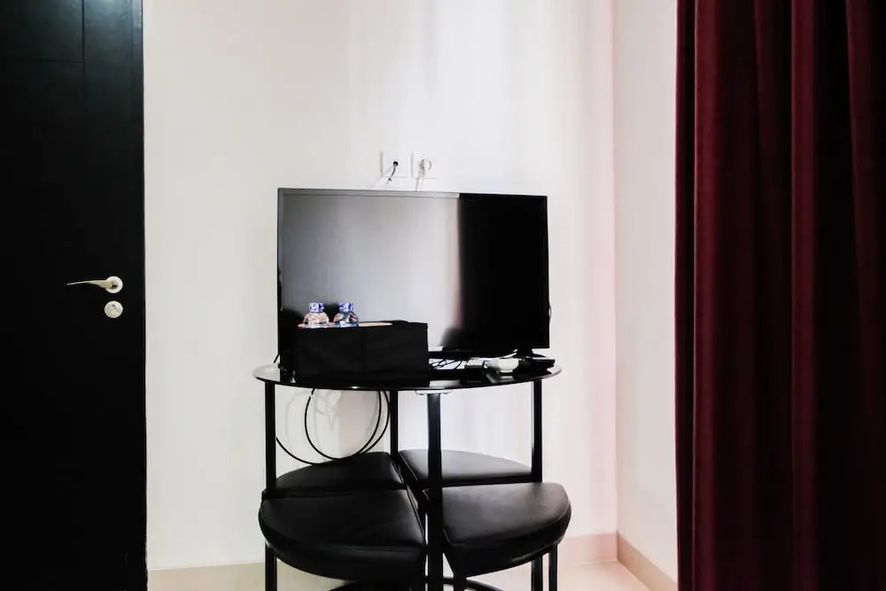 Simply Furnished 1BR @ Skyline Paramount Apartment