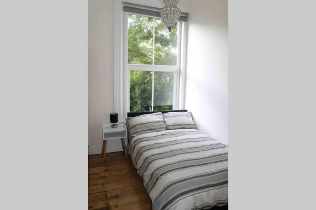 Lovely 2 Bedroom Flat Wifi Close to the beach