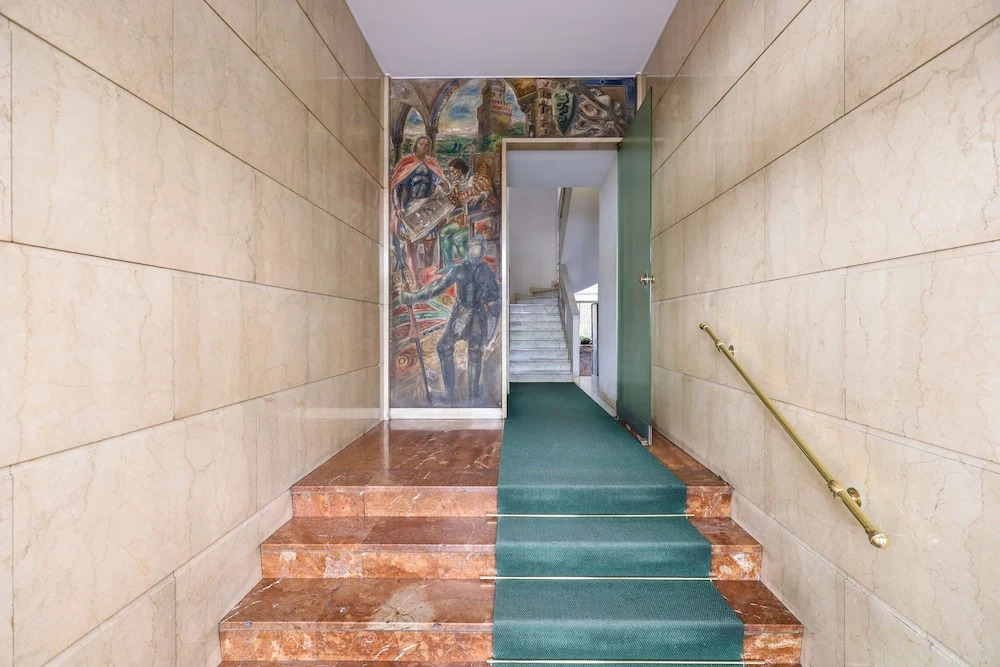 Suitelowcost Sforza