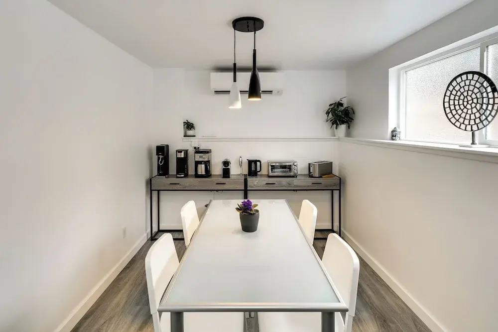 Patio & Grill: Dog-friendly Redmond Getaway!