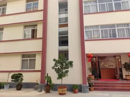 Chuxiong Junchuang Hotel