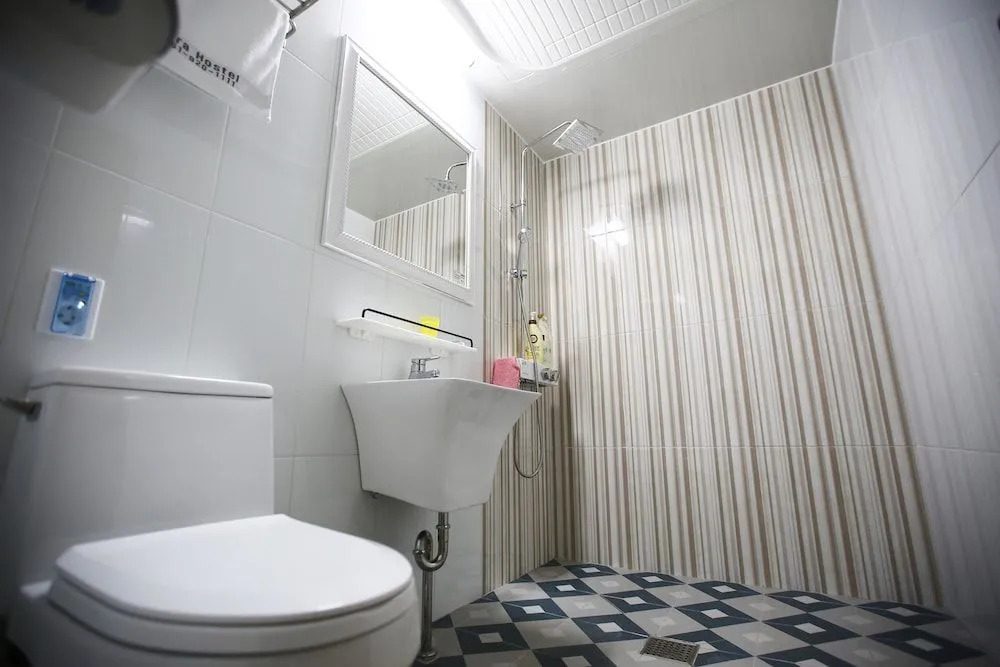 Flora Hostel Pension