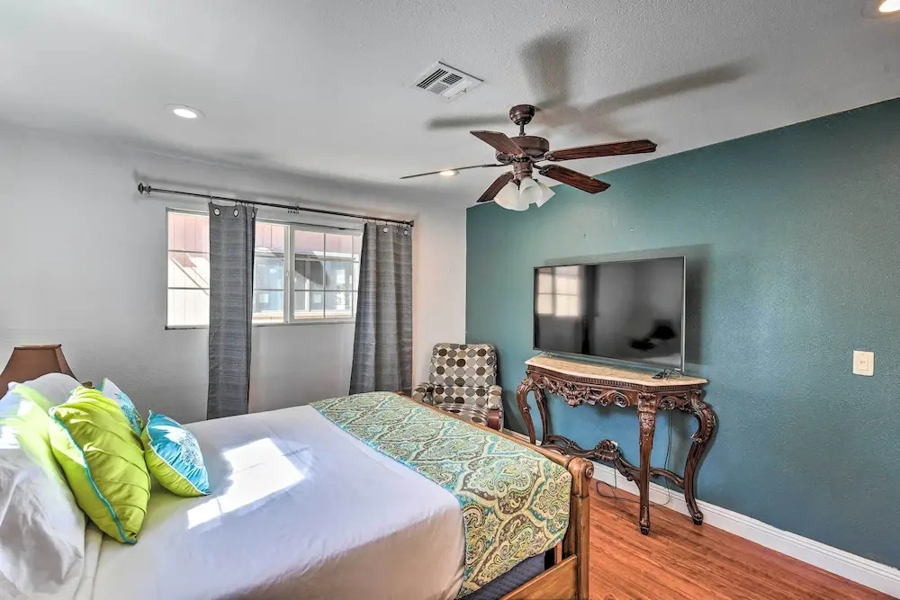 Elegant Home w/ Pool Table: 3 Mi to Vegas Strip!