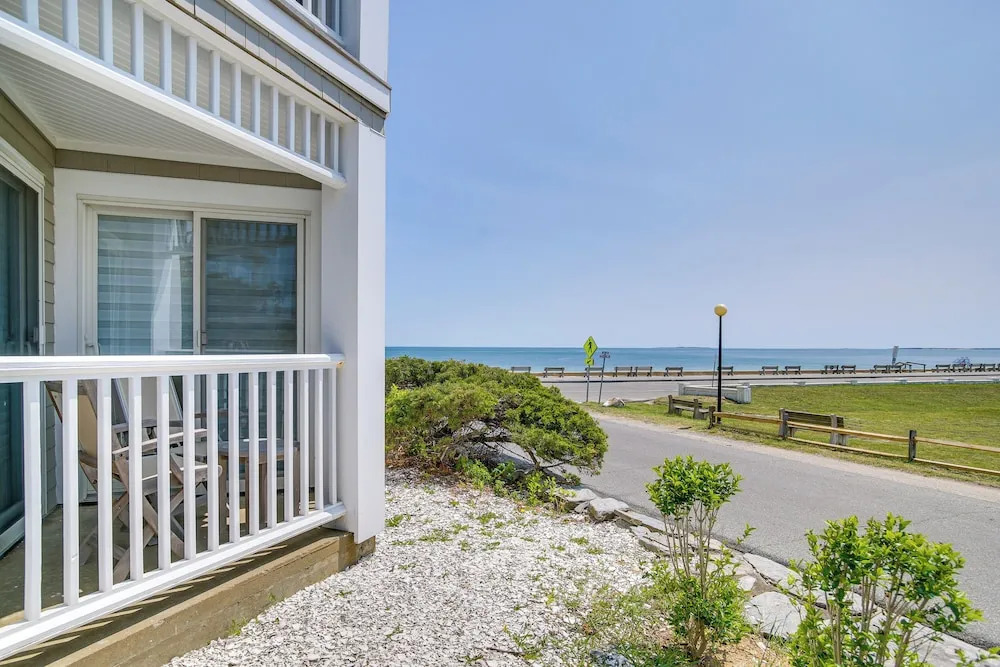 Breezy Oak Bluffs Condo - Steps to Inkwell Beach!