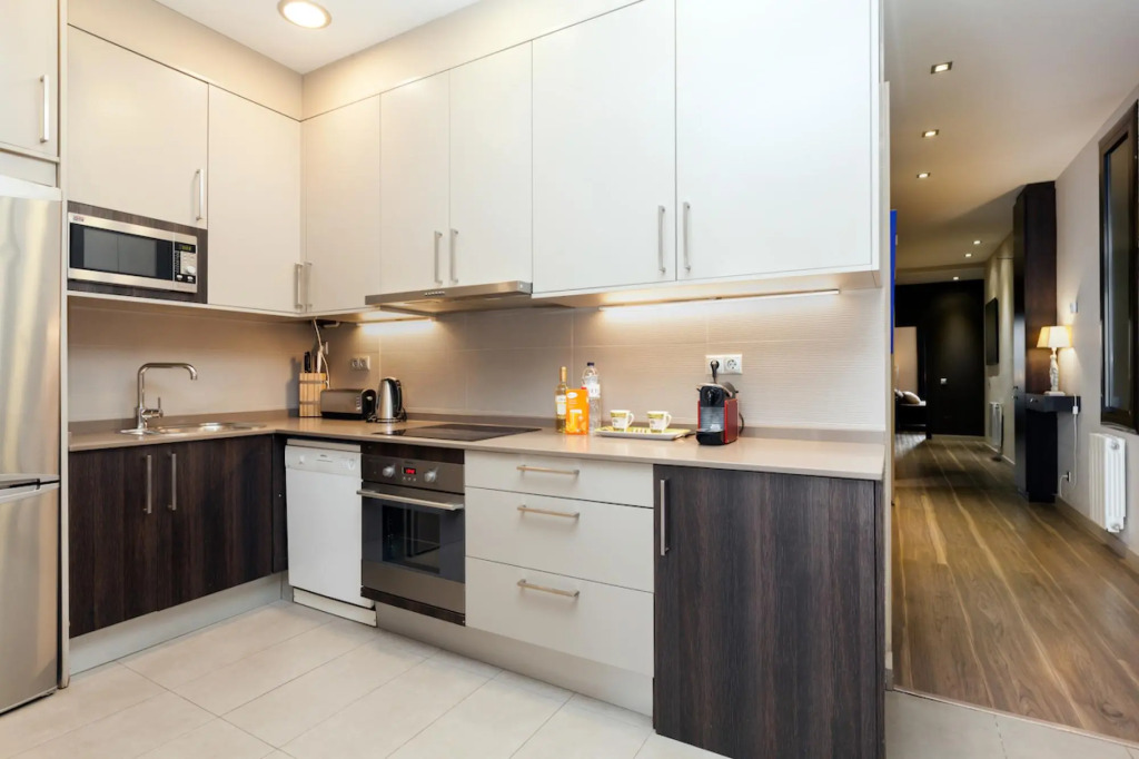 BATLLO 1 · Beautiful and fresh apartment next to P. de Gracia
