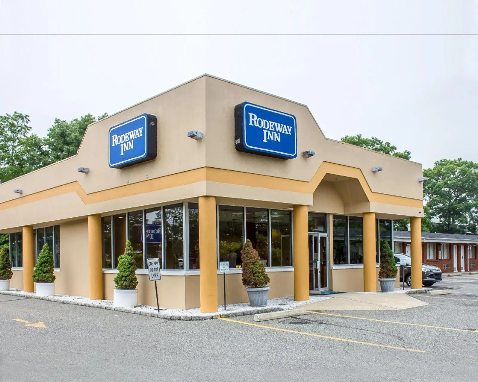Rodeway Inn MacArthur Airport