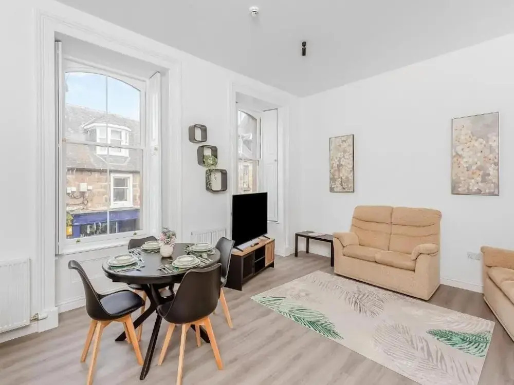Family - Central - Parking - Wifi - Sleeps 4