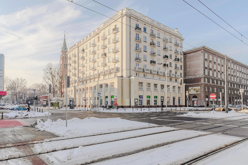 Lumina airy apartment with balcony