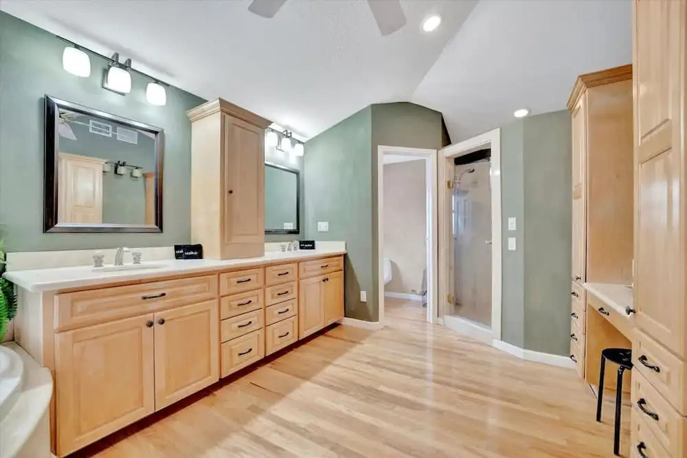 Stones Throw Beachfront Premier Suite 4 Views