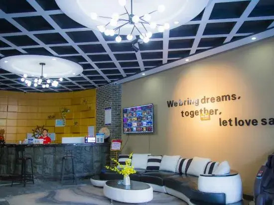 Pingjiang Qihang Theme Hotel
