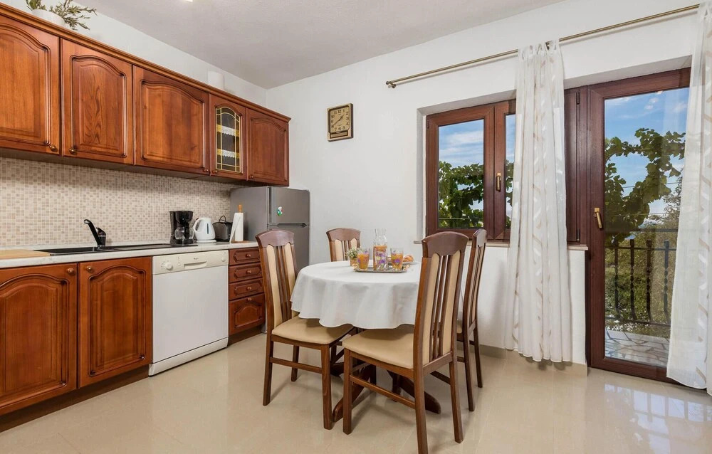 Nice Apartment in Sv. Juraj With Wifi and 2 Bedrooms