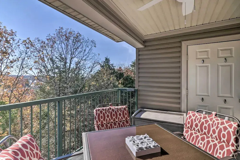 Modern Resort Condo ~ 3 Mi to Branson Landing