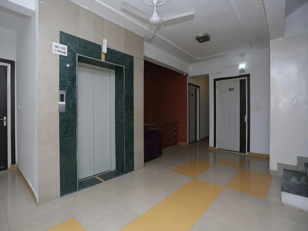 OYO 3260 Hotel Abhinav Palace