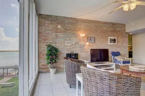 Channelview 204