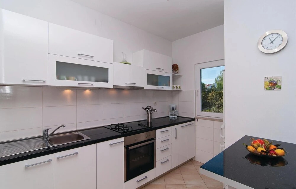 Amazing Home in Sutivan with Hot Tub, WiFi & 3 Bedrooms