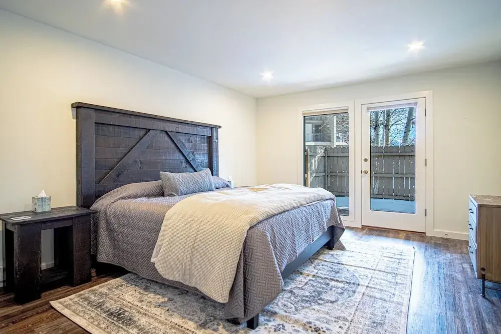 Warm Springs Retreat - Prime Location Near Downtown & Ski Lifts