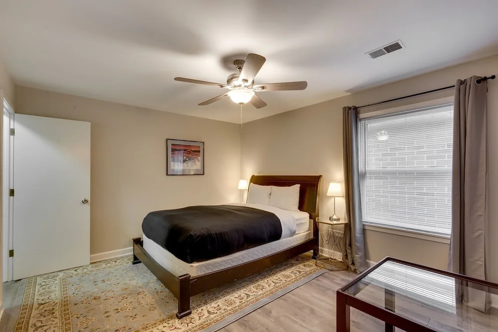 Great 6 BR/4 BA house for larger groups up to 12 by AllSet Turnover
