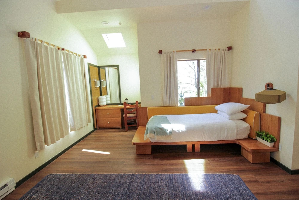 Lodge At Marconi